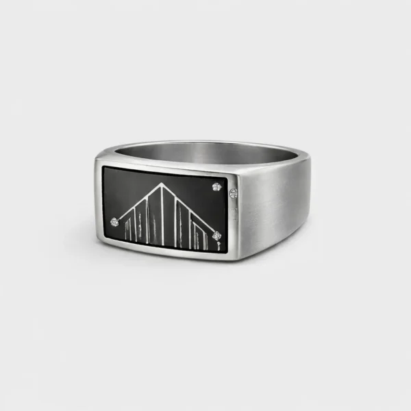 Design ring with grey background and clean lines inspired by norwegian architecture.